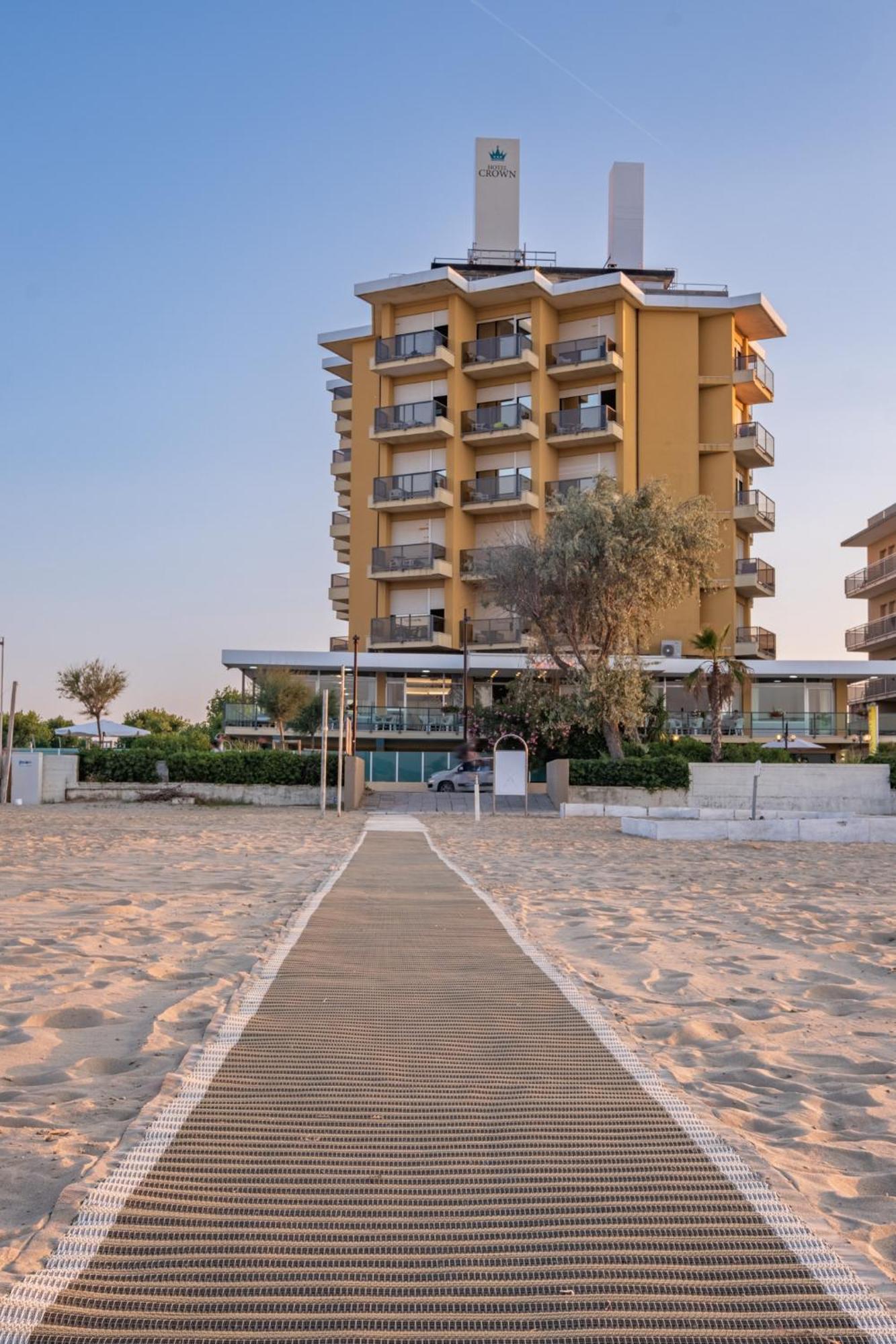 Hotel Crown Rimini Bagian luar foto