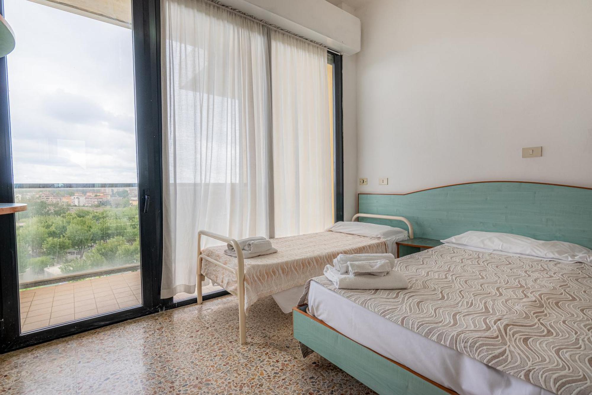 Hotel Crown Rimini Bagian luar foto