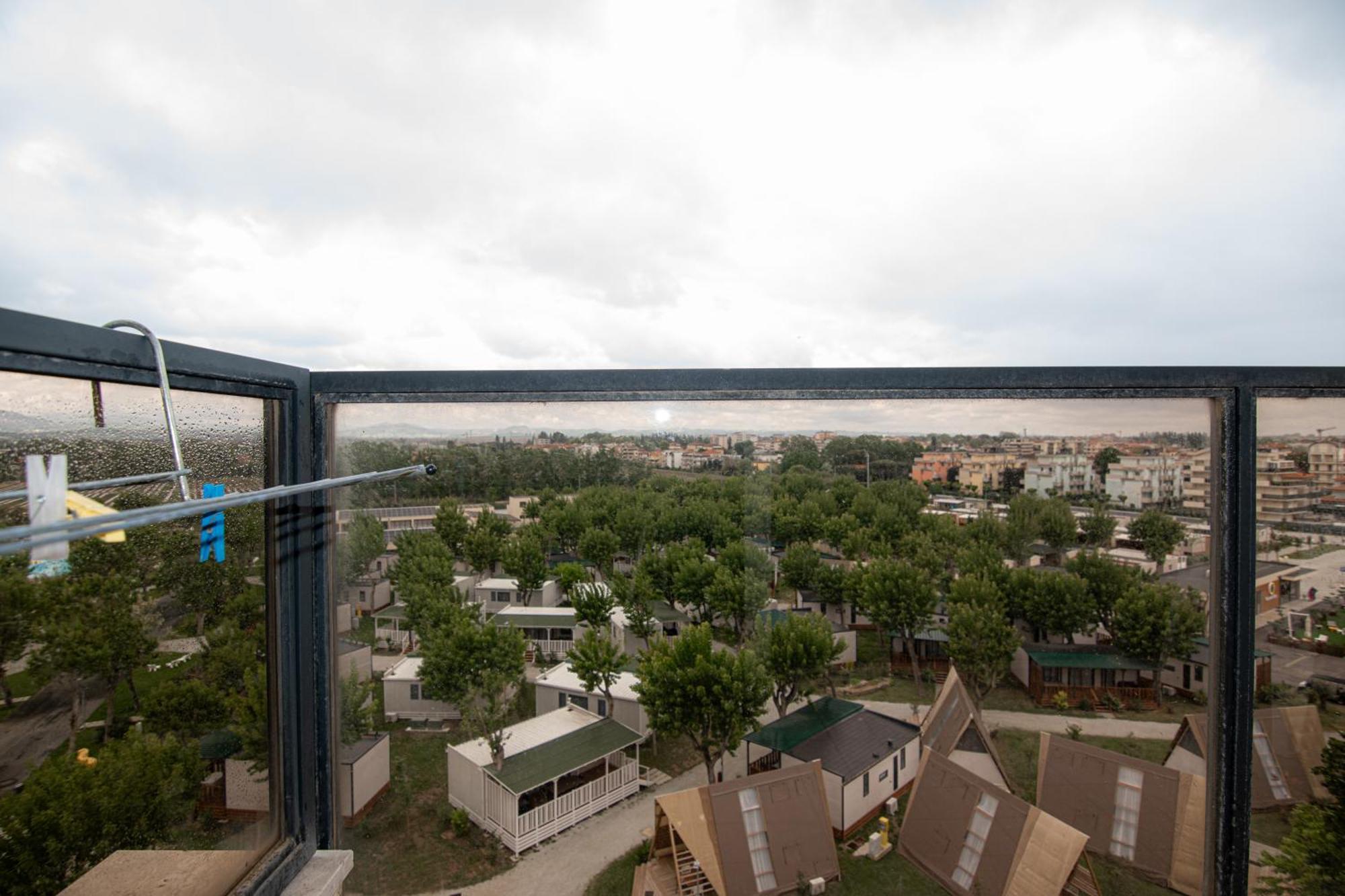 Hotel Crown Rimini Bagian luar foto