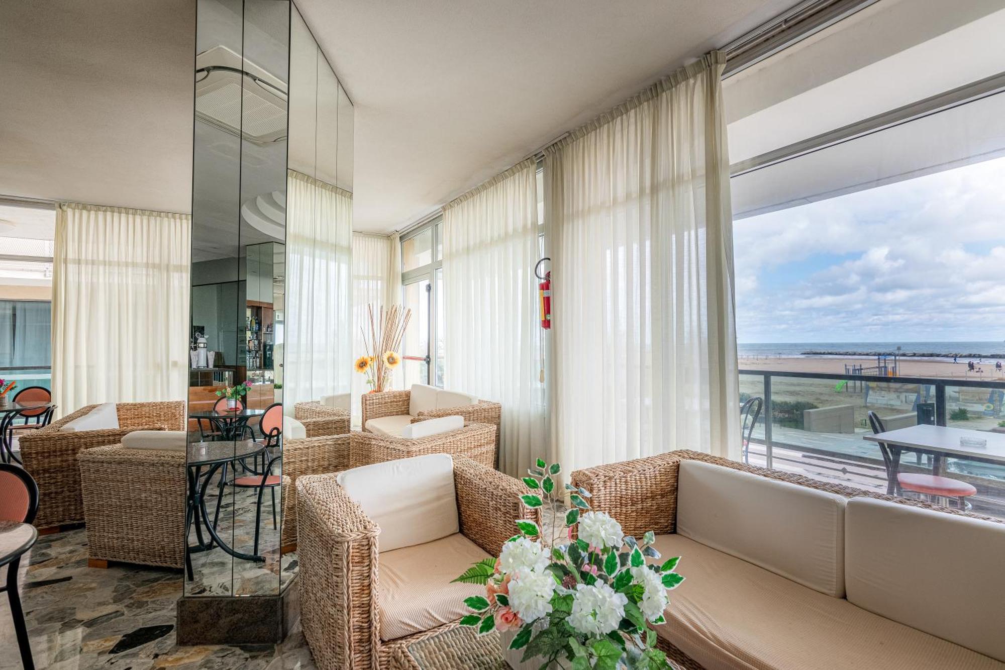 Hotel Crown Rimini Bagian luar foto