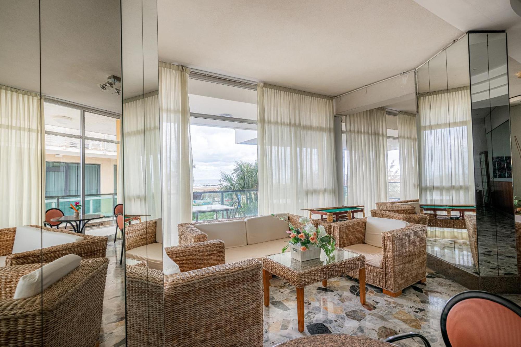Hotel Crown Rimini Bagian luar foto